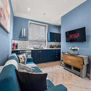  Apartment Lavish Central Abode - Garden Terrace
